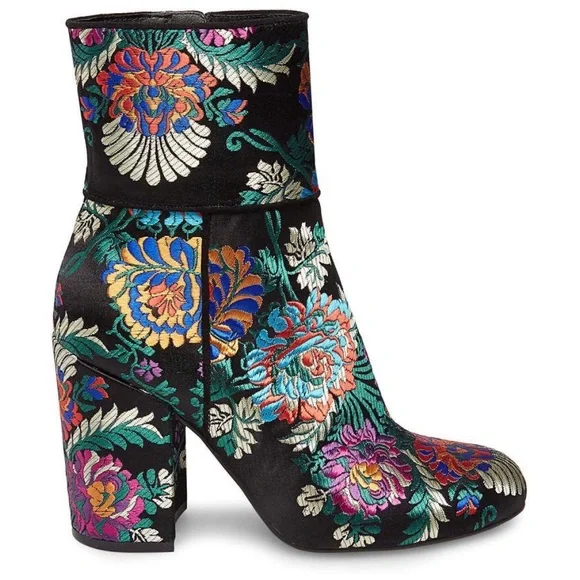 NIB Steve Madden Goldie Embroidered Booties - Picture 2 of 2